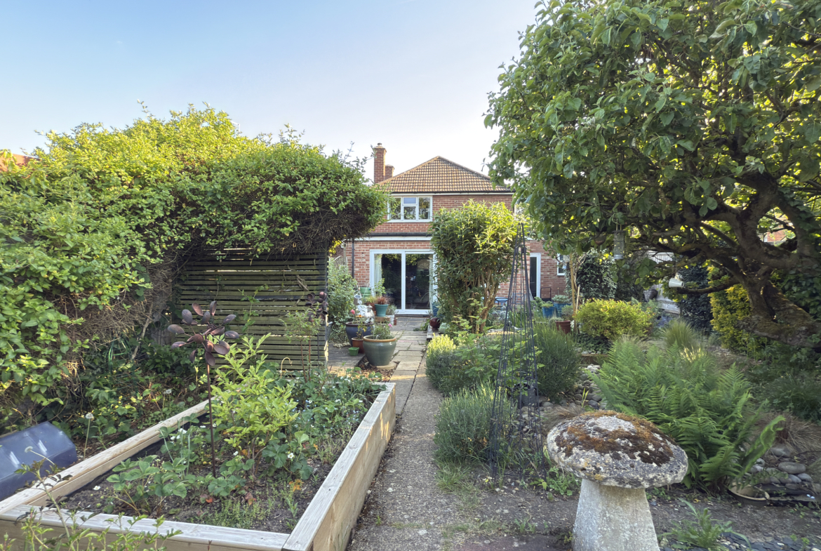 Detached four bedroom detached house Cowley Oxford OX4