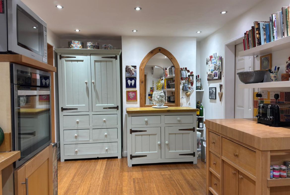 Detached four bedroom detached house Cowley Oxford OX4