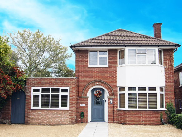 Detached four bedroom detached house Cowley Oxford OX4