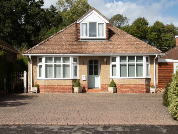 Front of 17 Sugworth Cresent Radley OX14 2JR